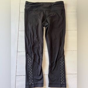 Lululemon black cropped leggings with basket, weave, and legs 8